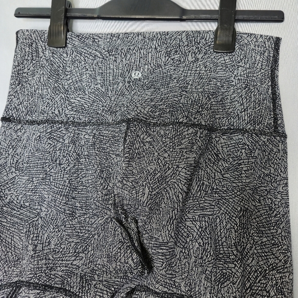 Lululemon Wunder Under High Rise Crop Luxtreme Black/gray Size 10 - Picture 7 of 9